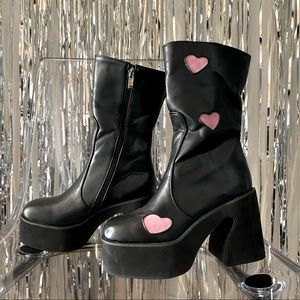 PINK BLACK FAUX VEGAN LEATHER PLATFORM STOMPER HEART BOOTS | SIZE 7.5